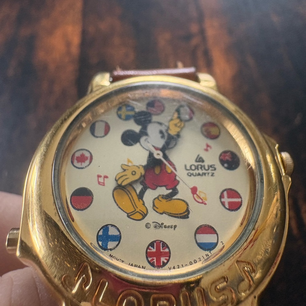 Gold Lorus Mickey Mouse Watch - Picture 2 of 6